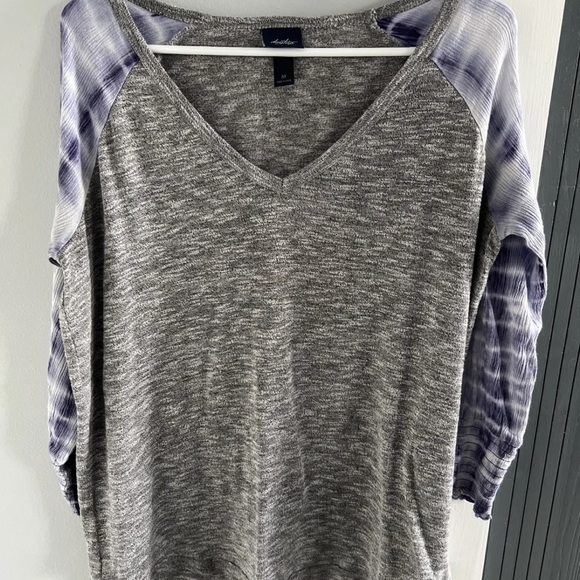 Daytrip Tie Dye V-Neck Top Medium - Picture 3 of 8